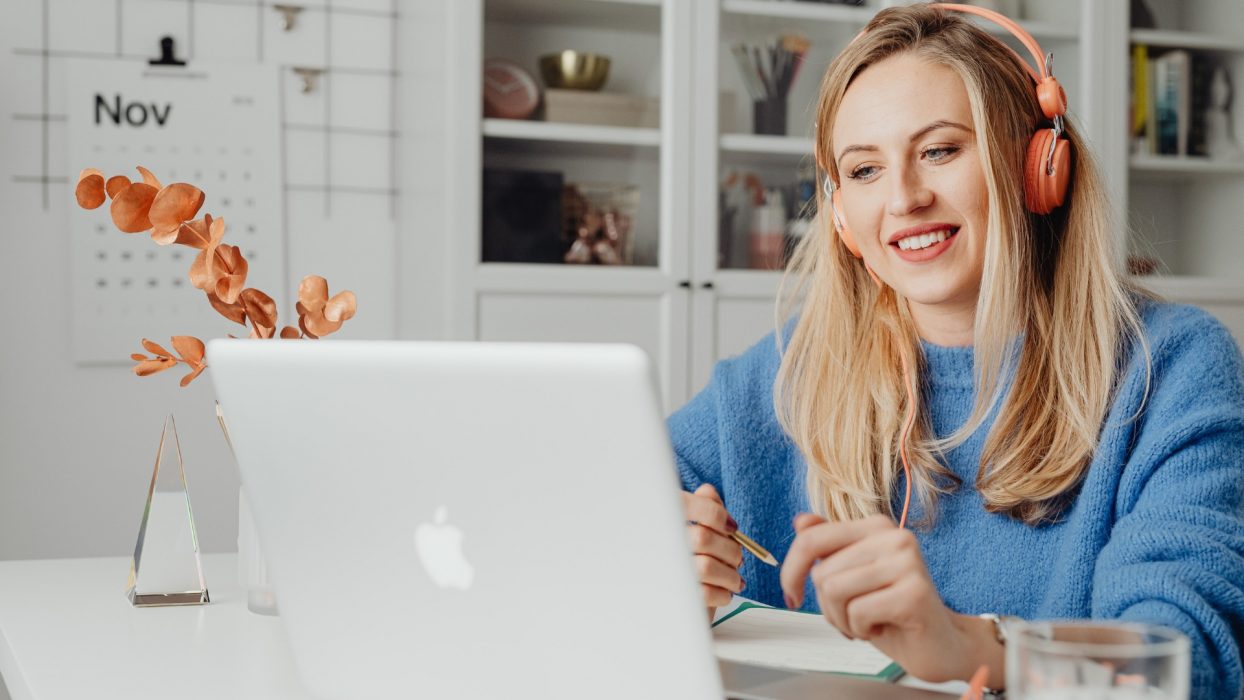 happy remote worker representing the benefits of remote work